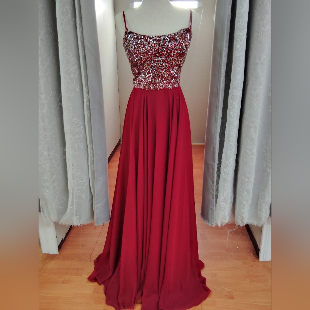 Prom/bridesmaid